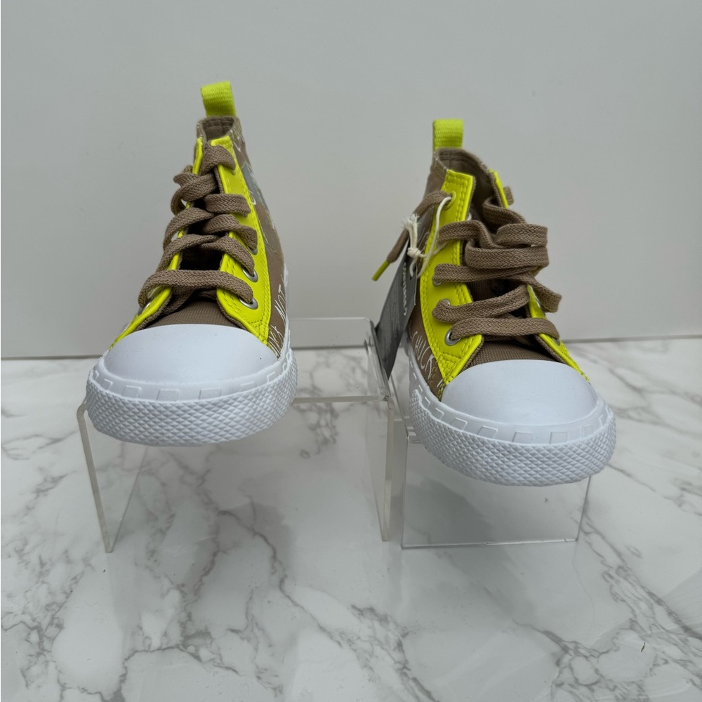 Converse - Picture 3 of 3